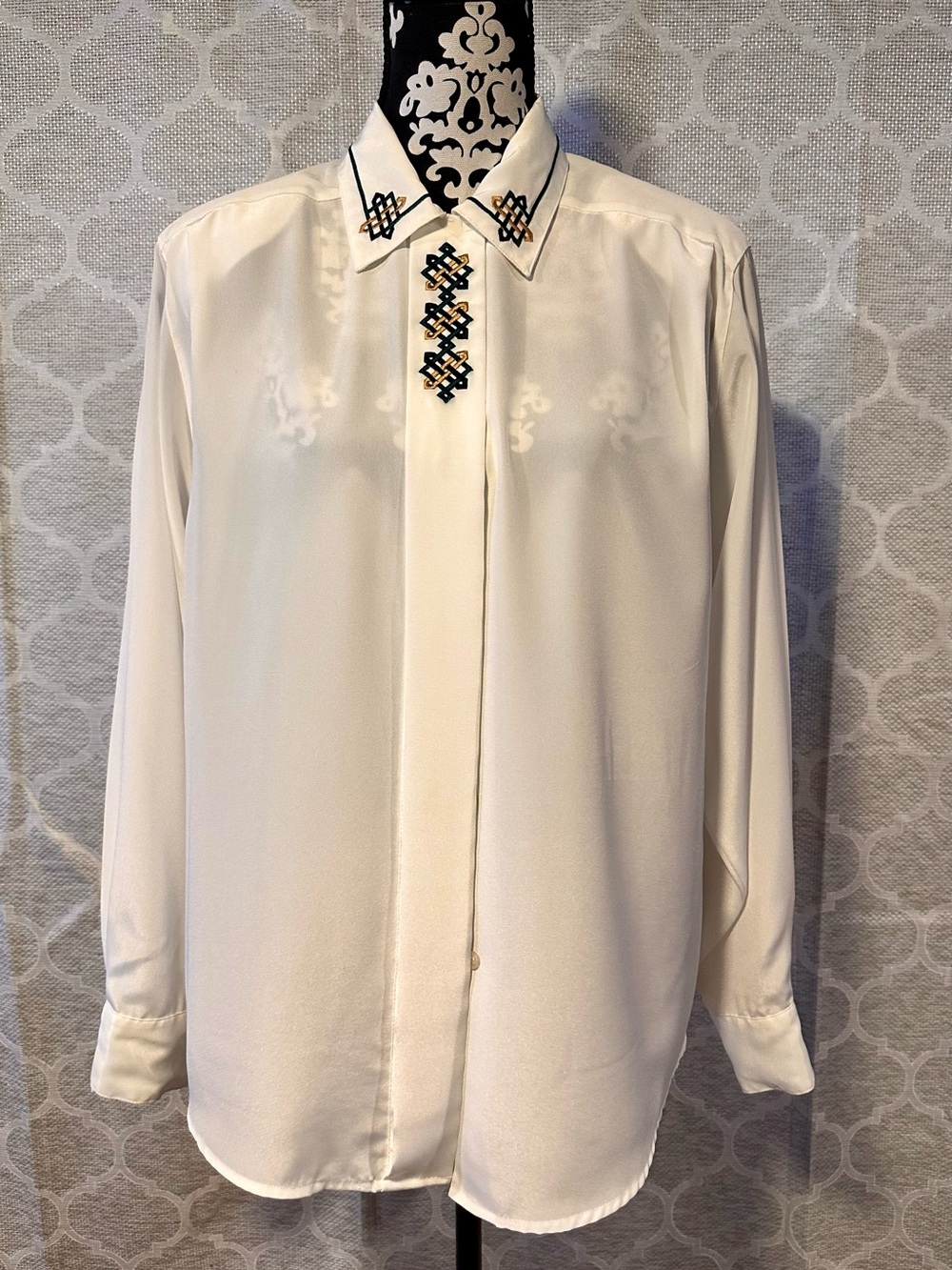 VTG Le Caviar Cream Long Sleeve Blouse w/Green/Gold Embroidered Collar size 16